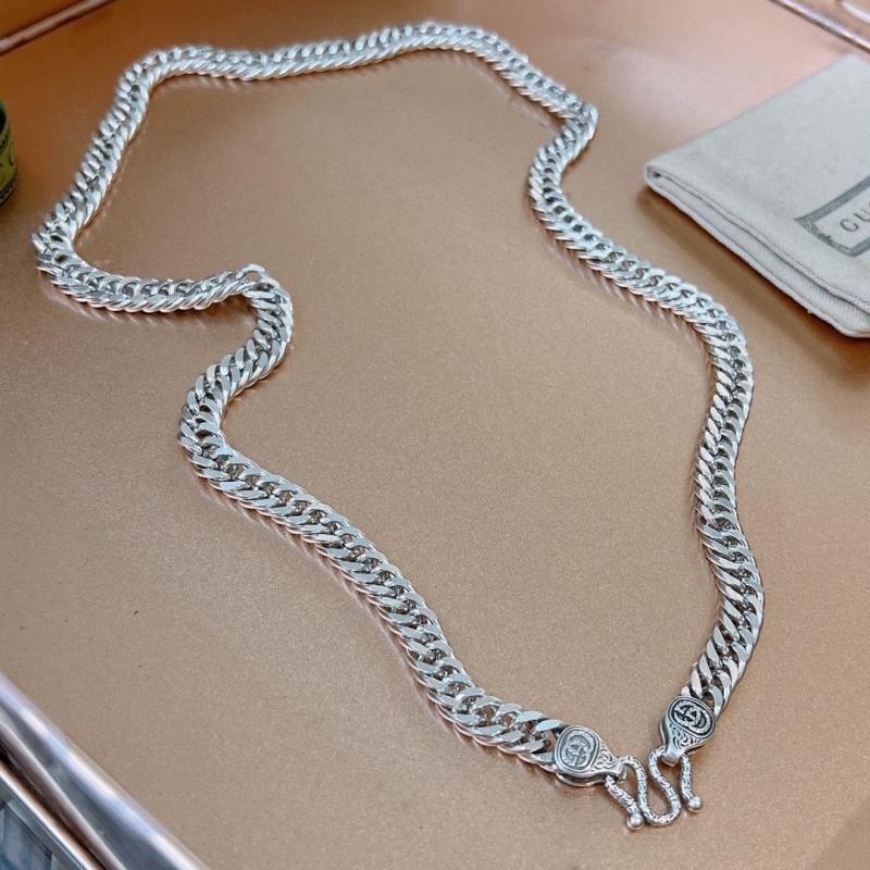 G*u*i necklaces